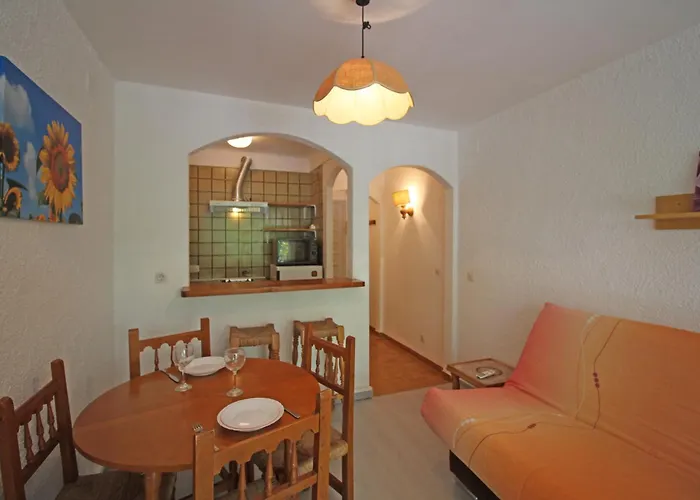 Basic Comfort Poblat Tipic 0167 דירה *